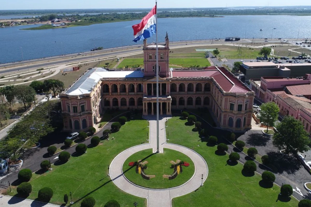 Aerial photograph of Palacio de López in Asunción, Paraguay